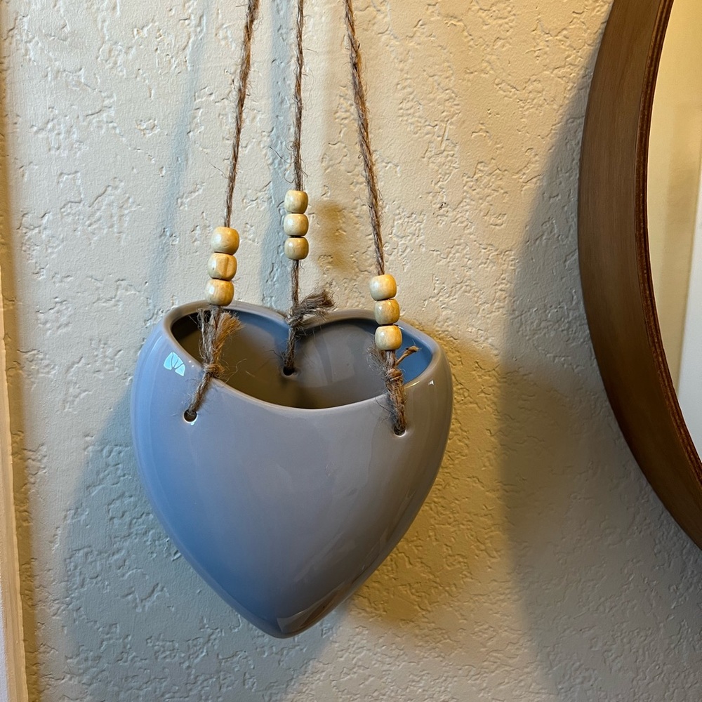 NWOT ❤️Ceramic Hanging Wall Heart w/beaded rope for storage or plants!